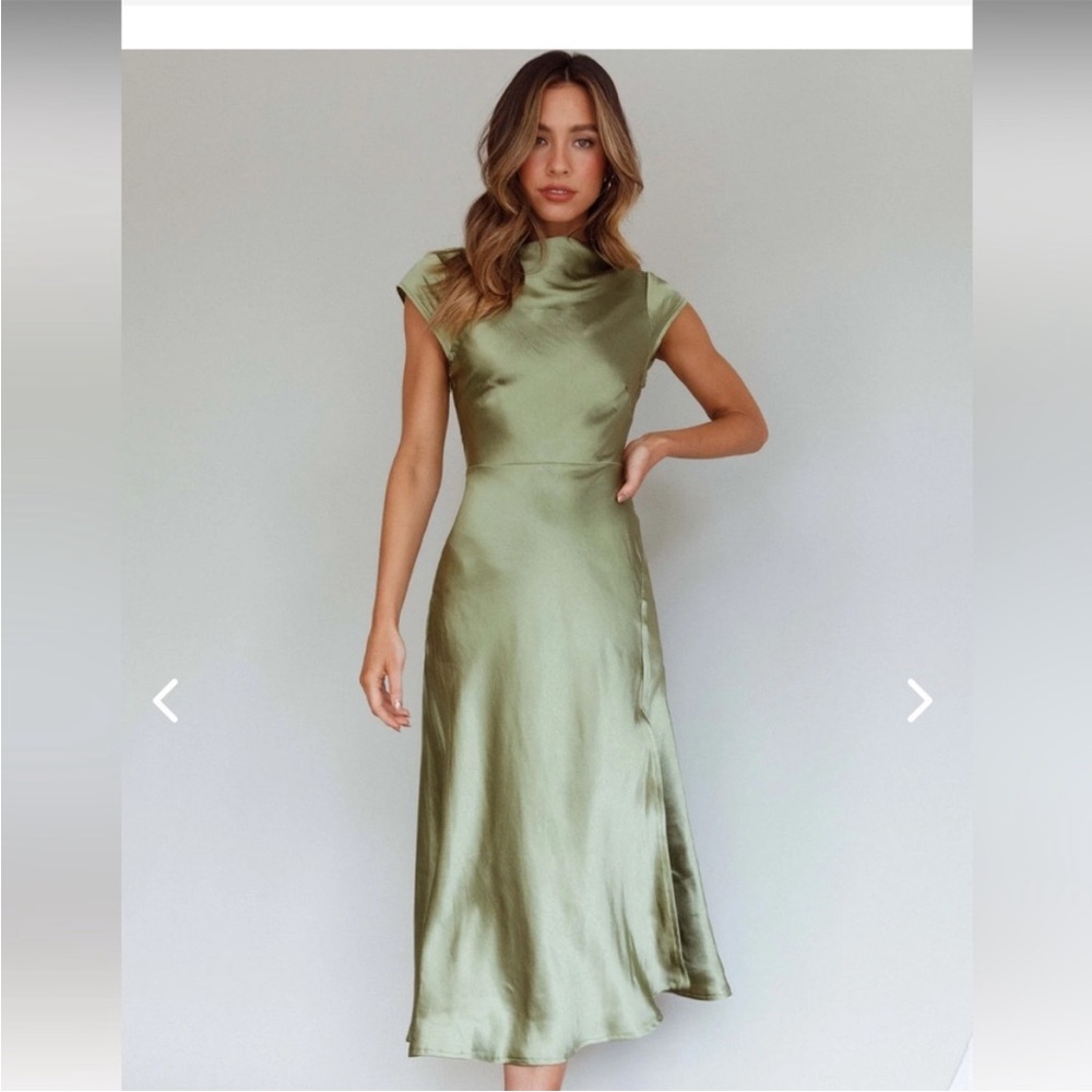 NWT Selfie Leslie Lucinda Twist back Midi in Olive Size Small